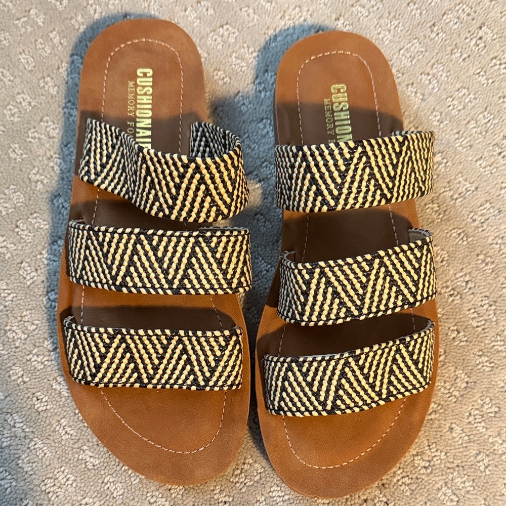 New Cushionaire Strappy print Sandals 7